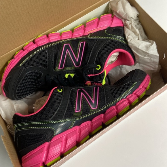 NWT New Balance W750v1 women’s black and pink running shoes size 6 - Picture 9 of 12